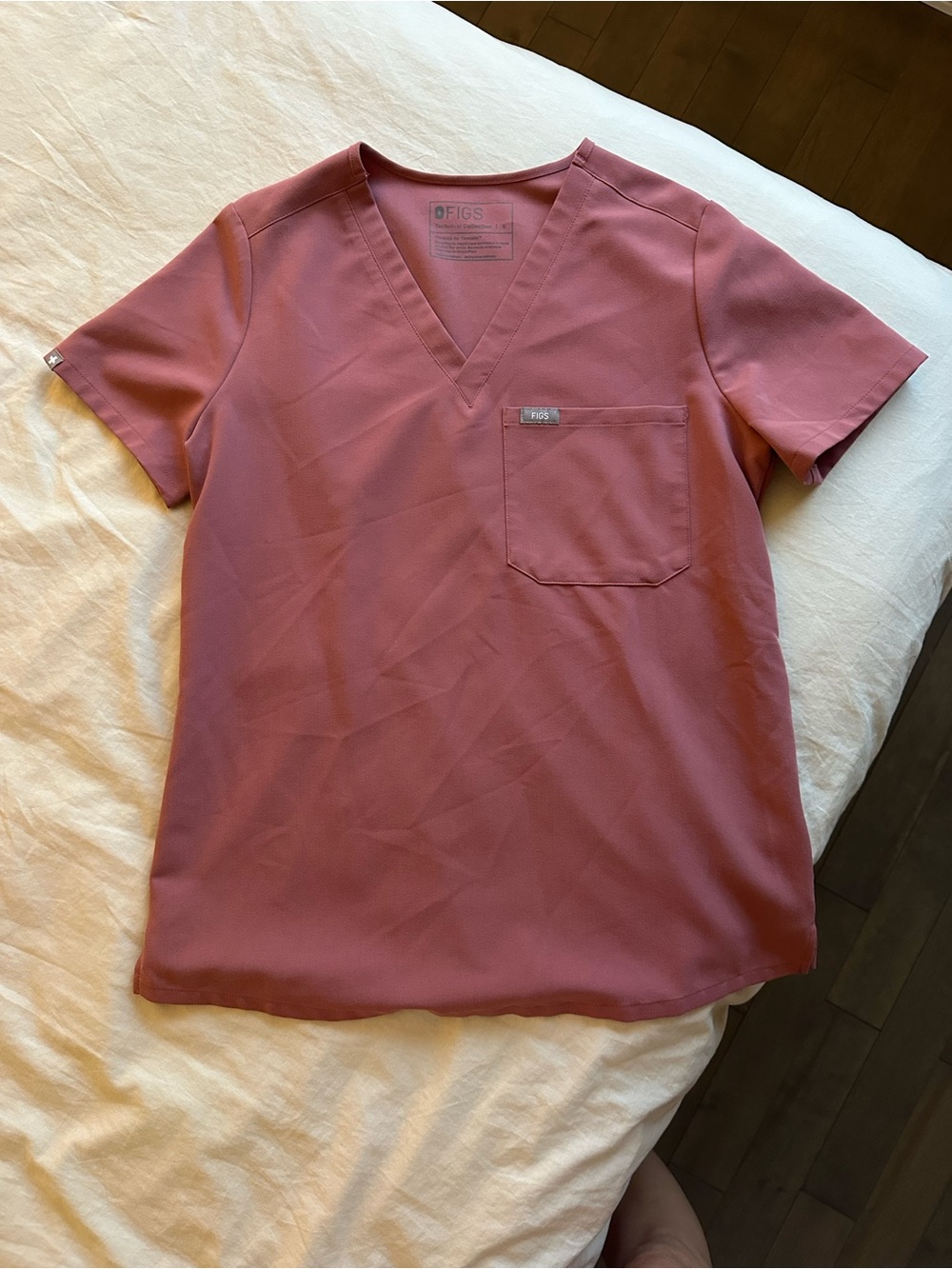 Figs Women's Short-Sleeve V-Neck Top in Dusty Rose